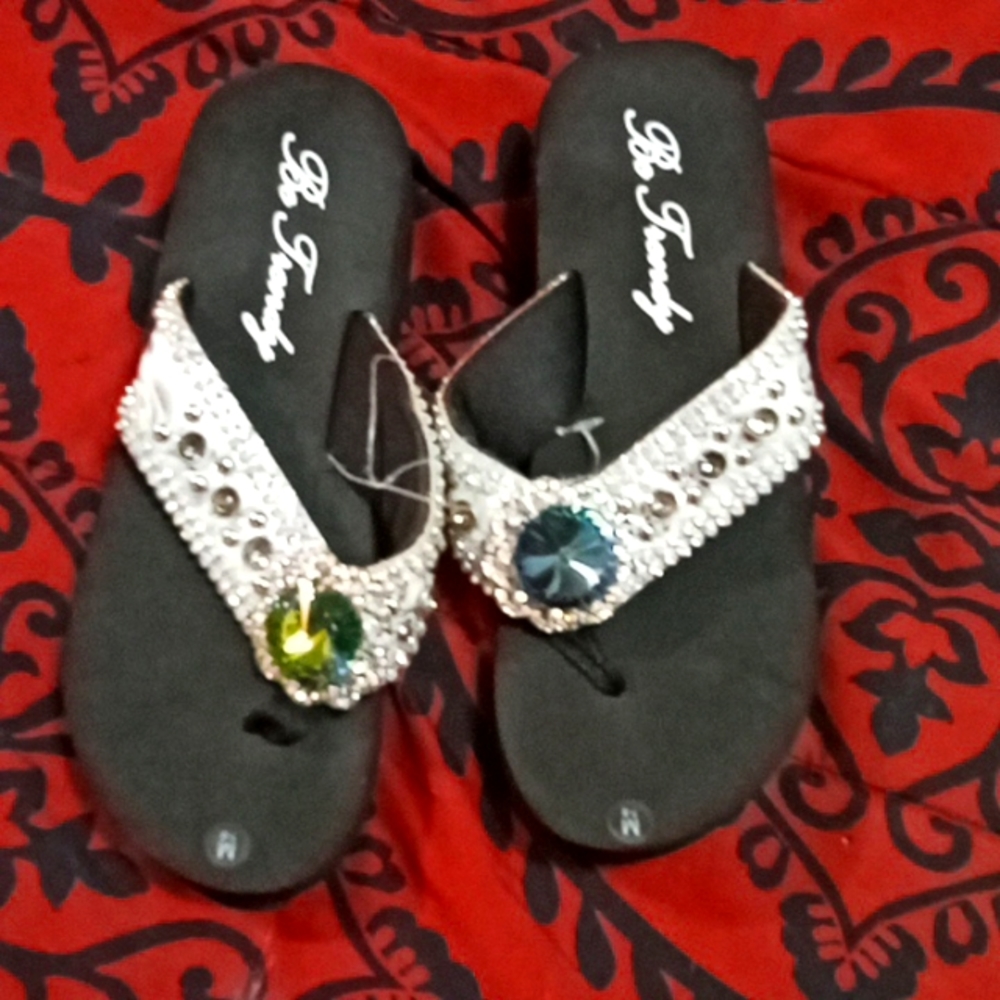 Gorgeous brand new Be Trendy blingy platform style flip-flops